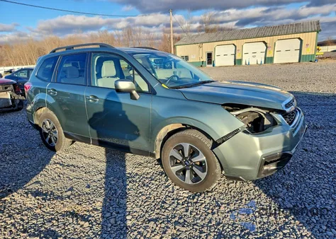 2017 Subaru Forester 2.5I Premium z USA, uszkodzony, nr VIN JF2SJAEC8HH403219
